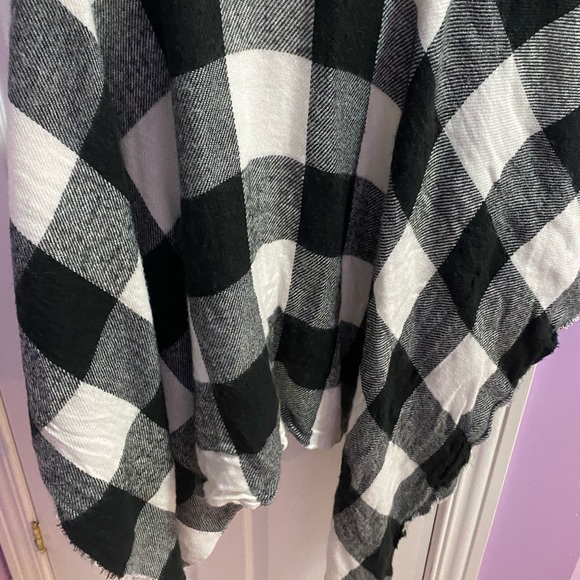 Plaid Black and White Scarf Cardigan - Picture 2 of 2